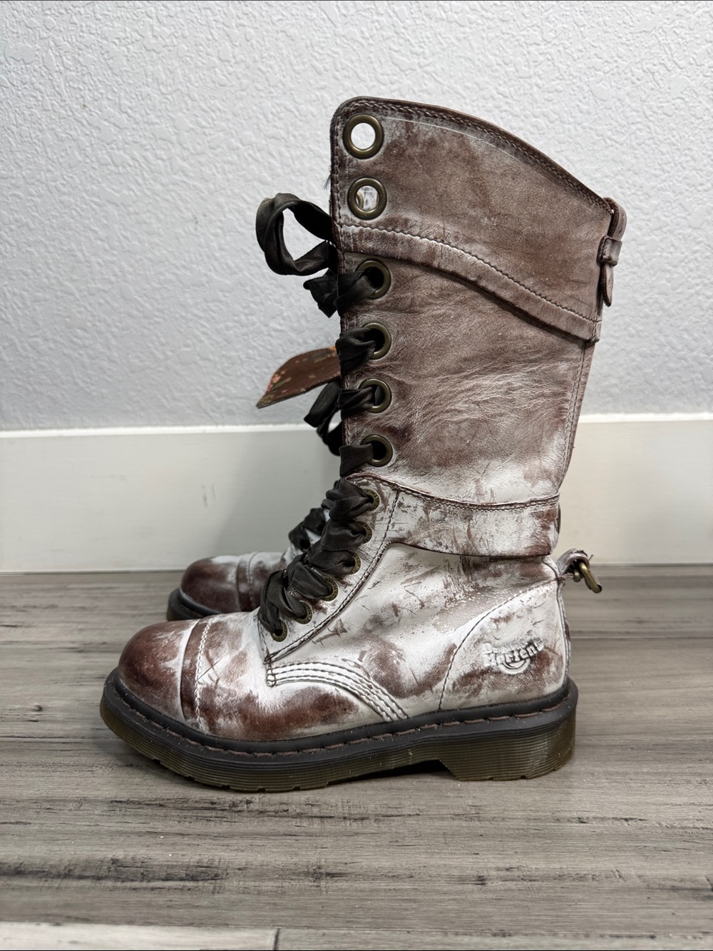 NWT DR MARTENS TRIUMPH 1914 BROWN MASSAI VICTORIAN FLORAL FOLD OVER COMBAT BOOTS - Picture 5 of 15
